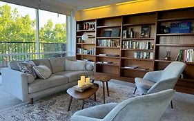 Treetops In Toorak 2Br Midcentury Entire Apartment
